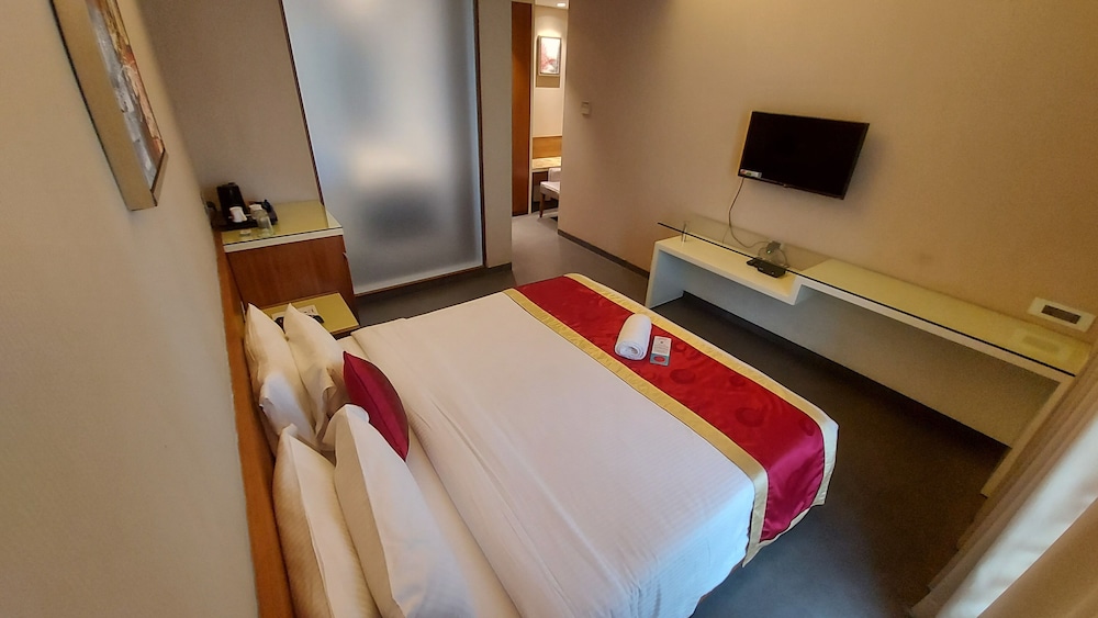 The Byke Delotel, Borivali 6/39