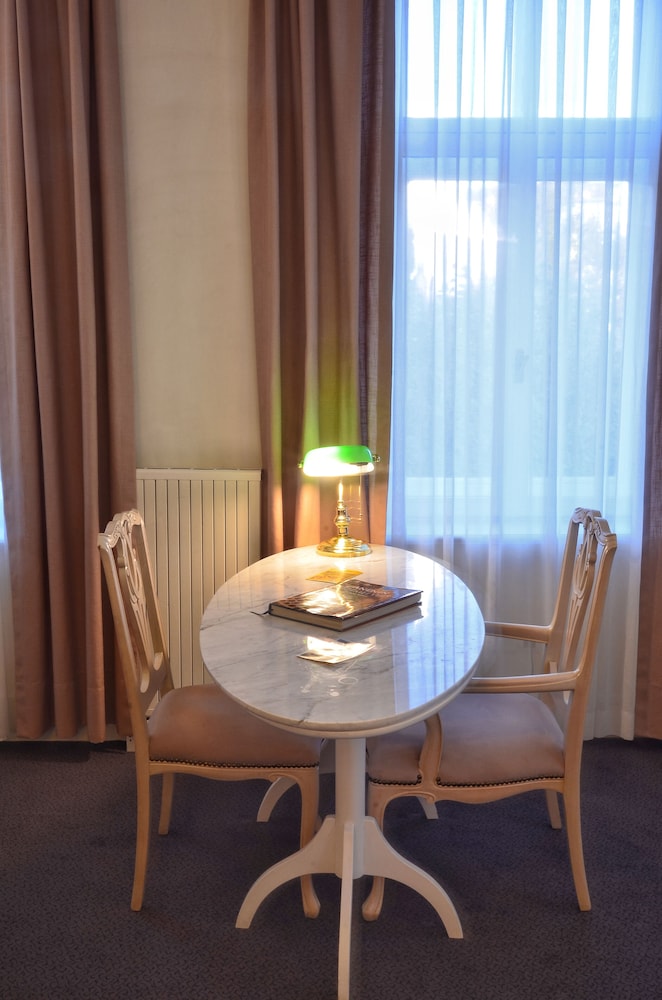 Kar-s Hotel 38/50