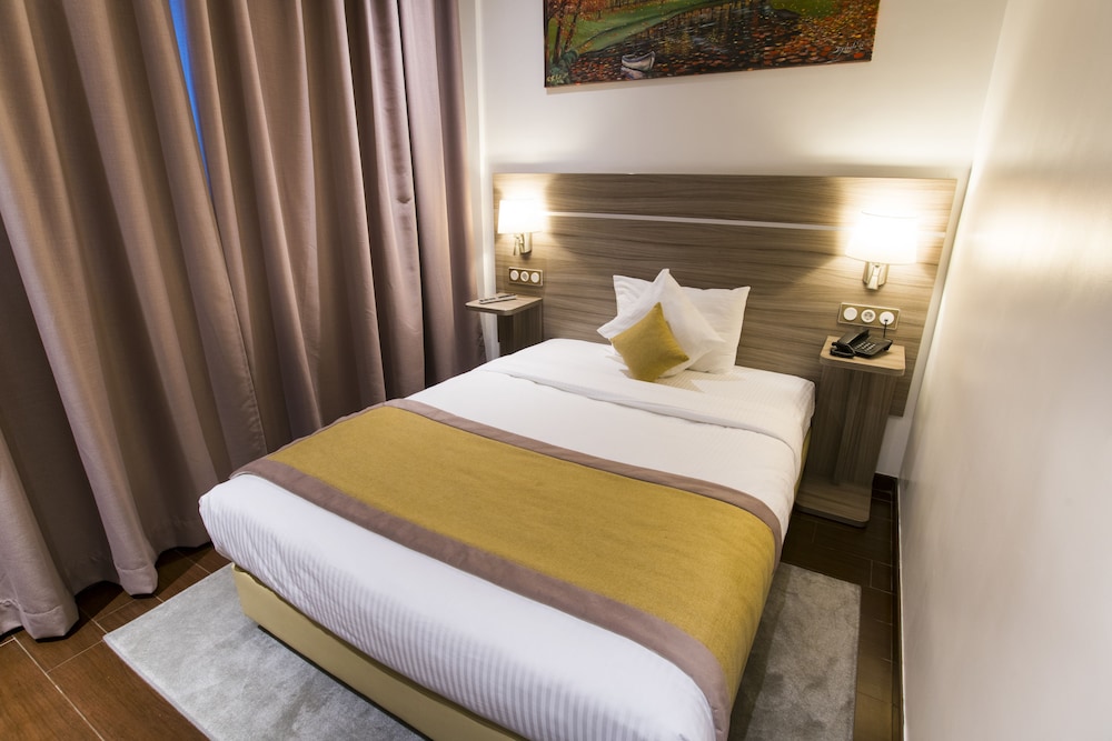 Best Night Hotel 10/58