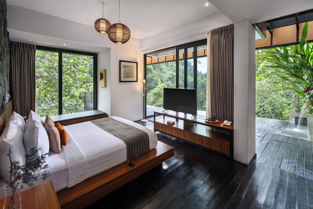Romantic, Bungalow, Queen Bed, Valley View