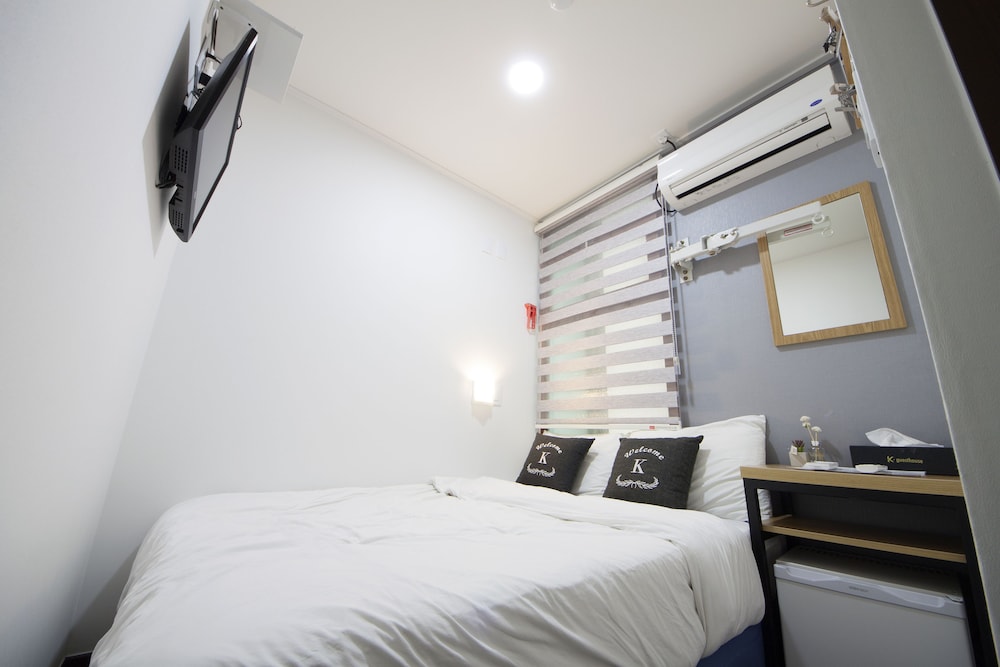 DELUXE, SINGLE, DOUBLE BED