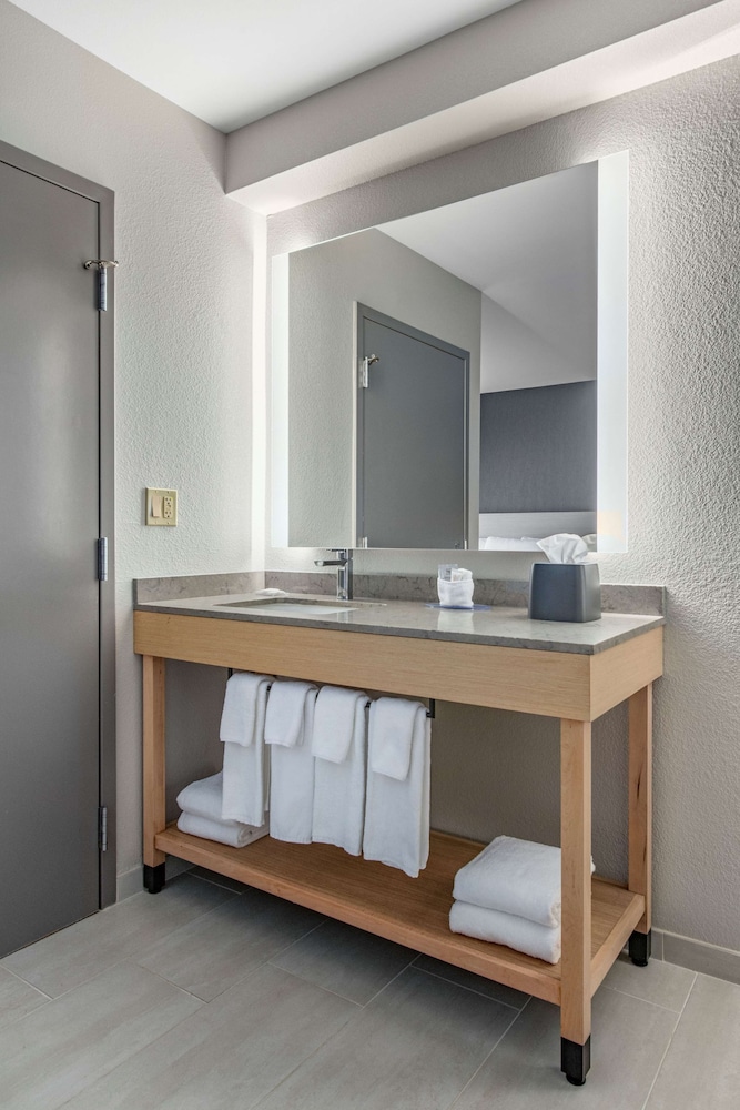 Hyatt Place Riverside Downtown 55/60