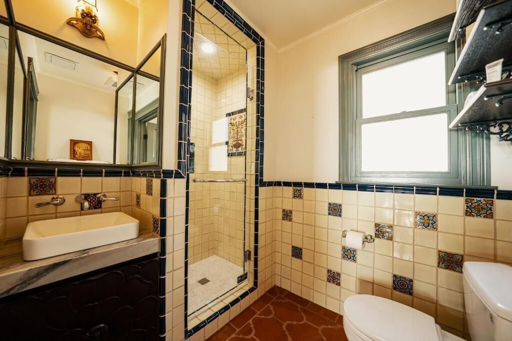 Capistrano Seaside Inn 48/50