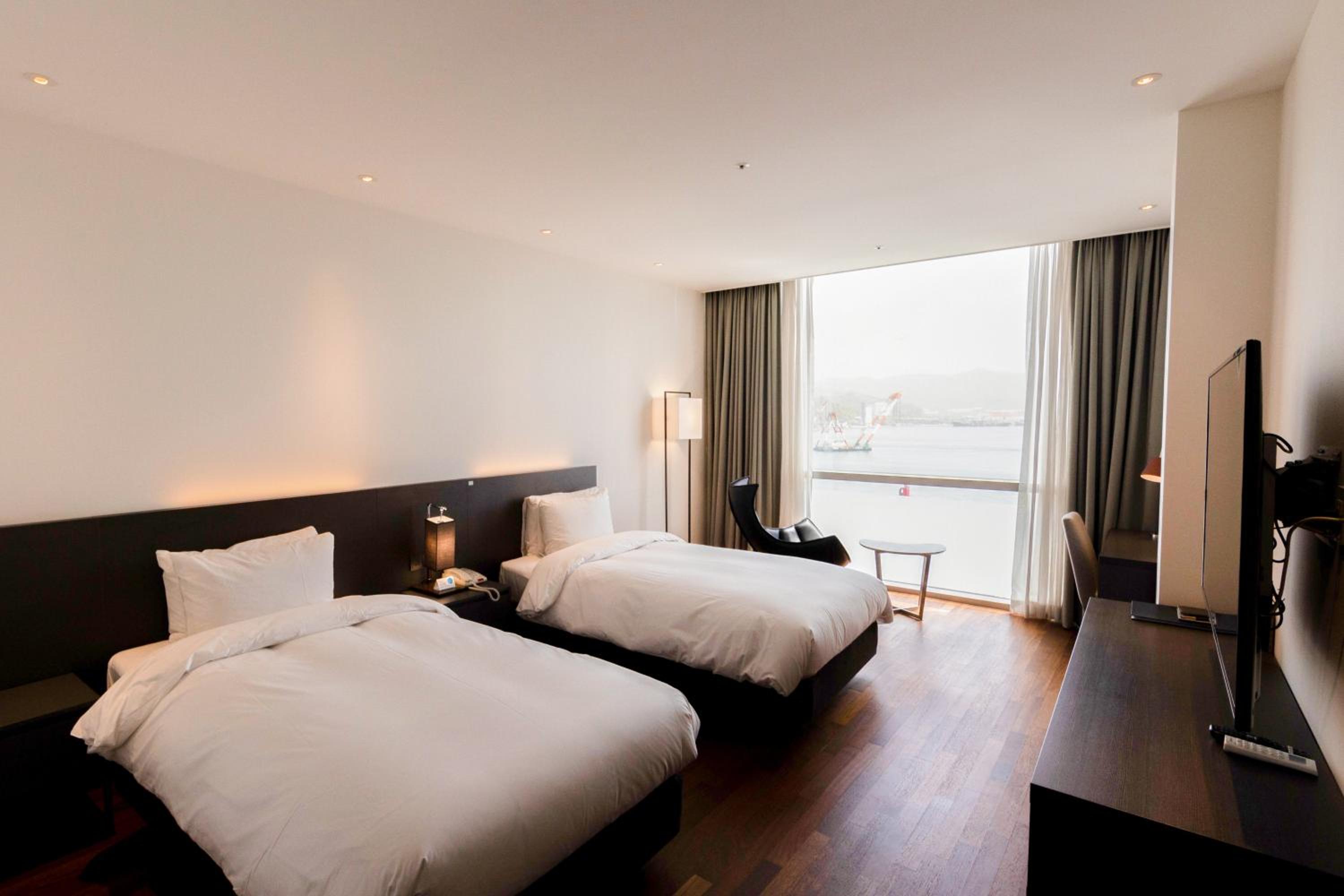 Deluxe, Twin Beds, Sea View