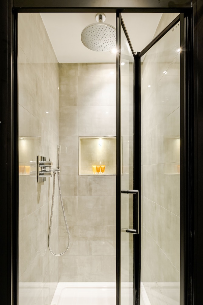 Reem Hotel 36/65