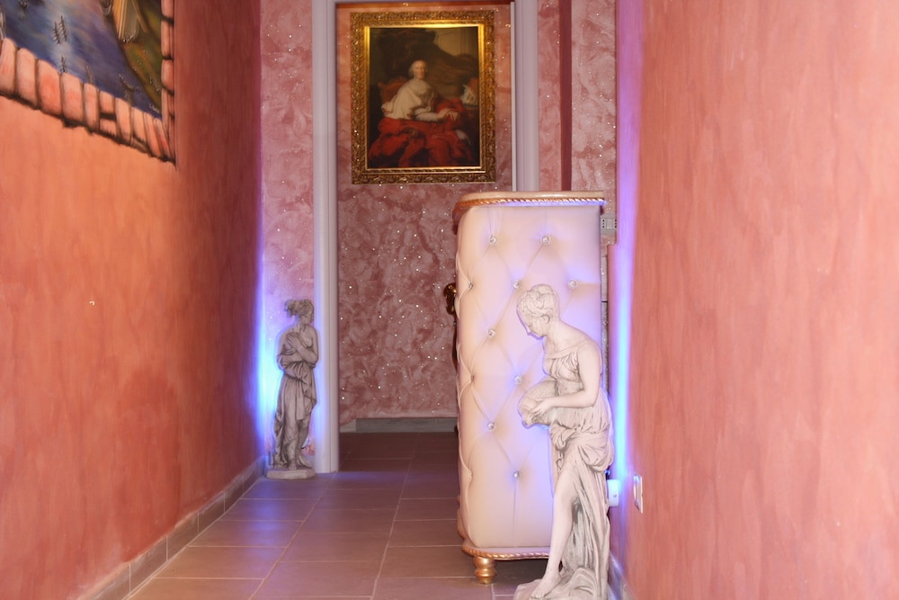 Pope's Suites 30/50