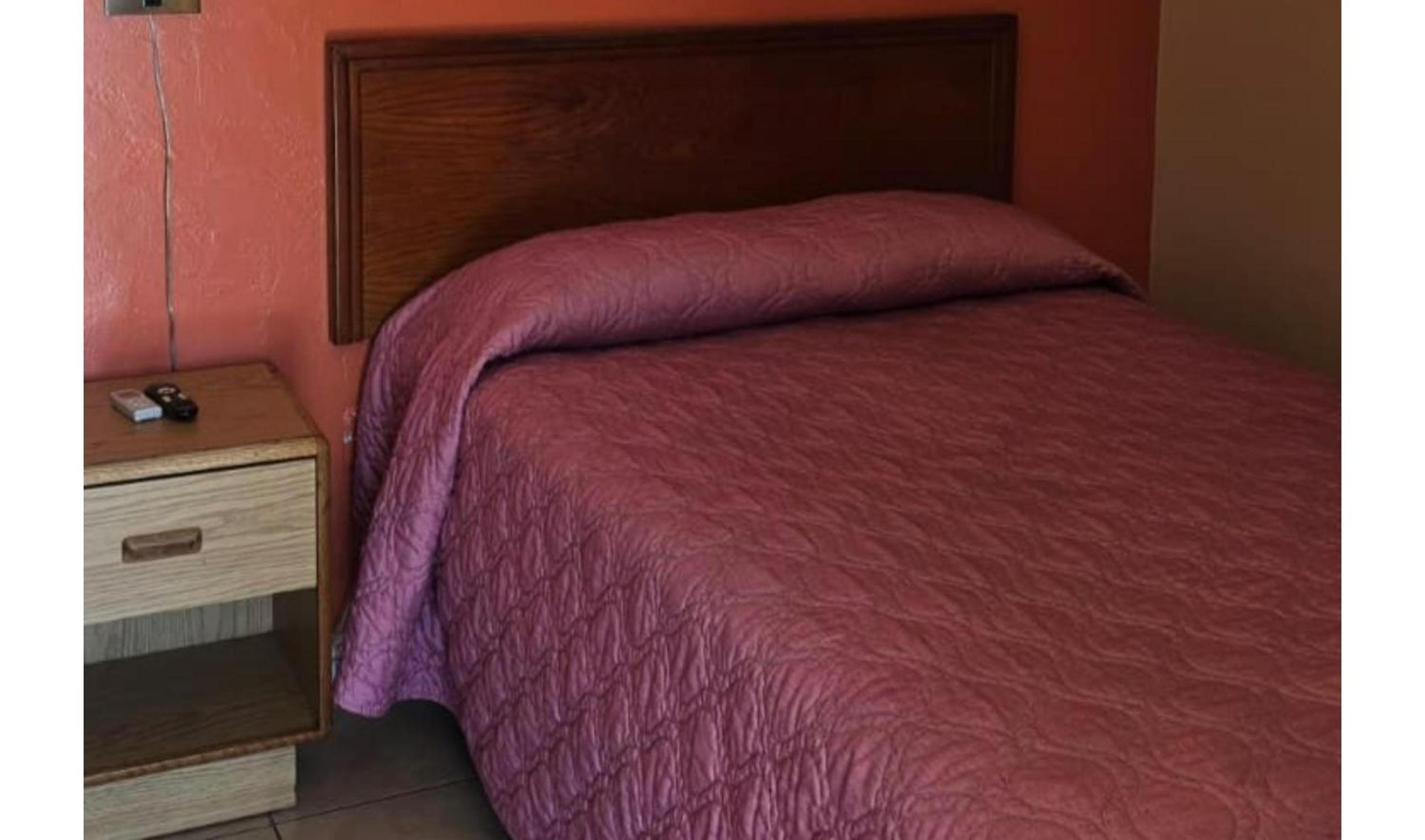 Full Bed Non-Smoking، Holiday Motel Ocala Downtown I-75 3/5