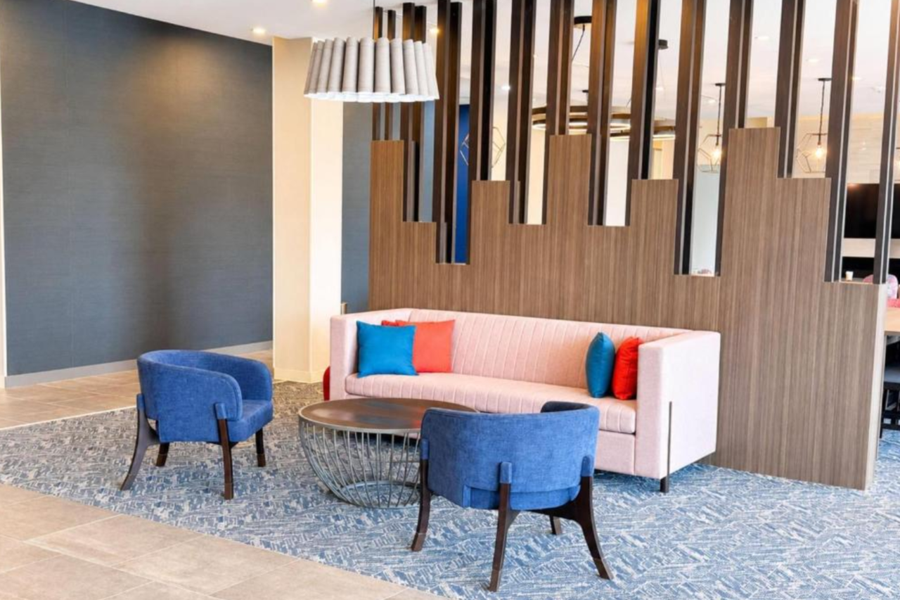 La Quinta Inn & Suites by Wyndham Mebane 13/14