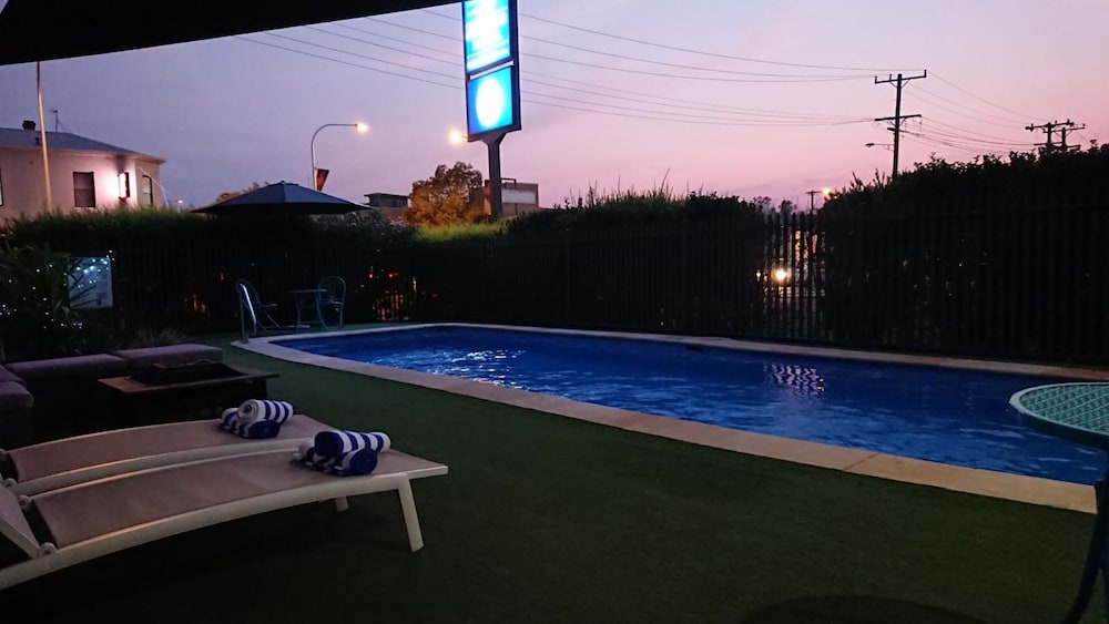 ADELONG MOTEL 25/29