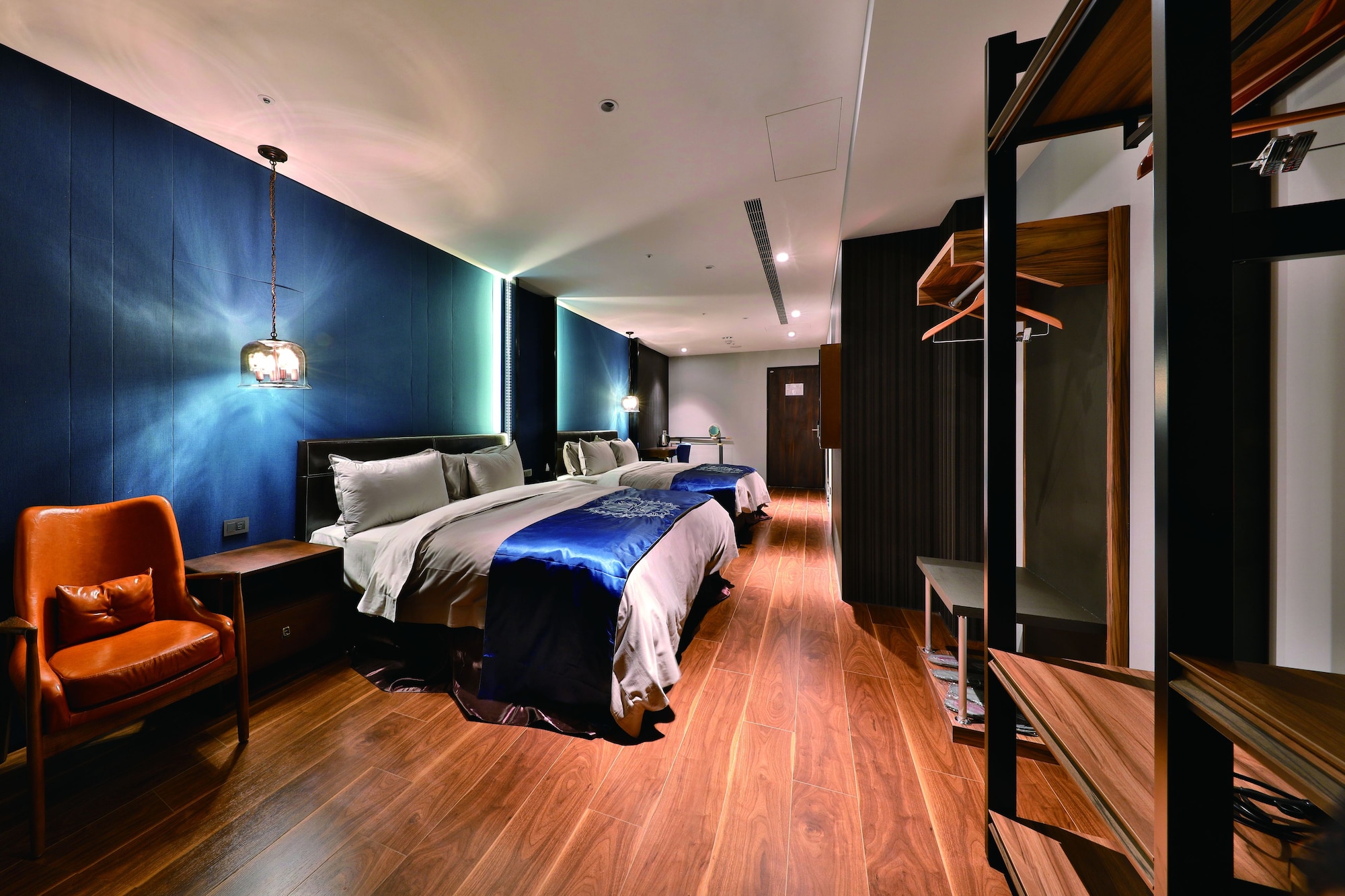 Economy, Quadruple, 2 Queen Beds, No Window