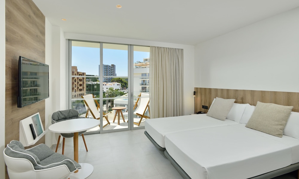 Innside by Melia Calvia Beach 11/50