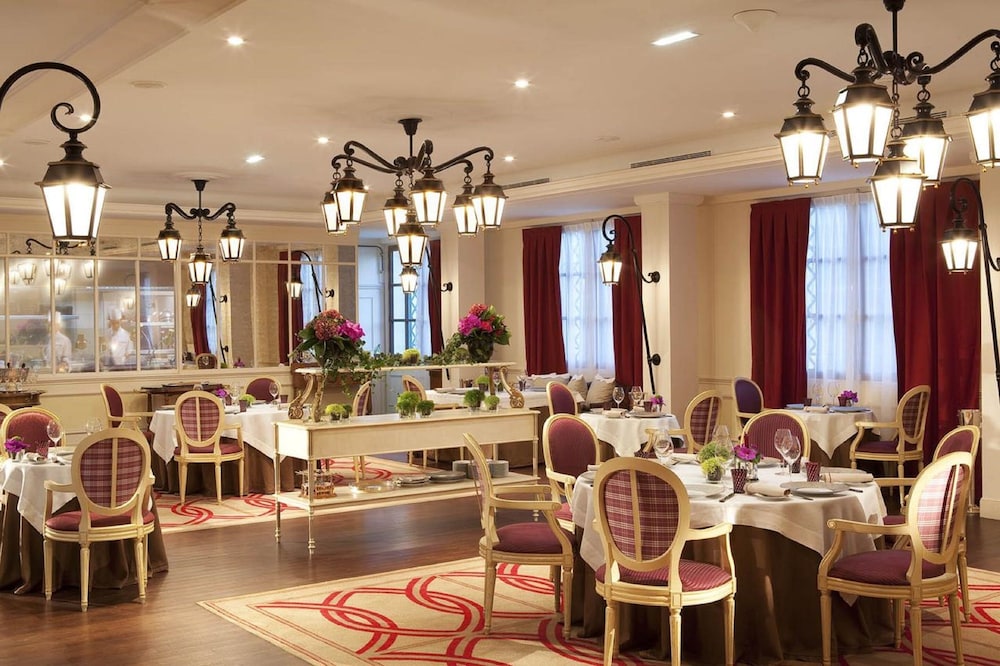 Auberge Du Jeu De Paume 53/58