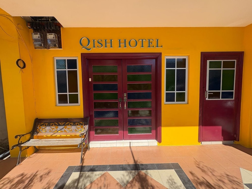 Qish Hotel 4/27