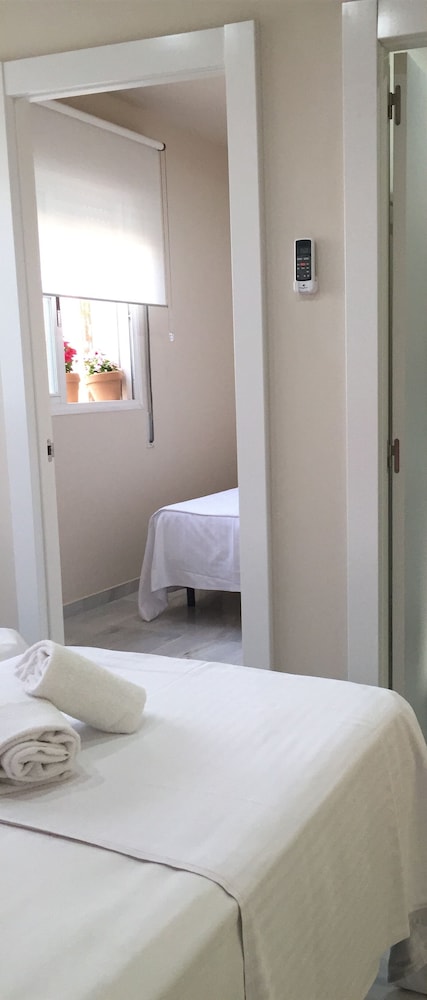 Hostal Jardin De La Alameda 23/50