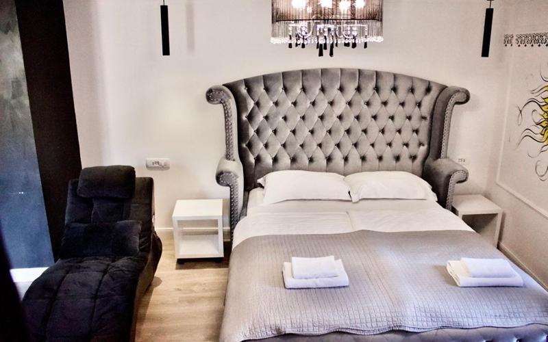 جناح غراند بشرفة مع أريكة في الملحق، Galeria Valeria Seaside Downtown - MAG Quaint & Elegant Boutique Hotels 2/2