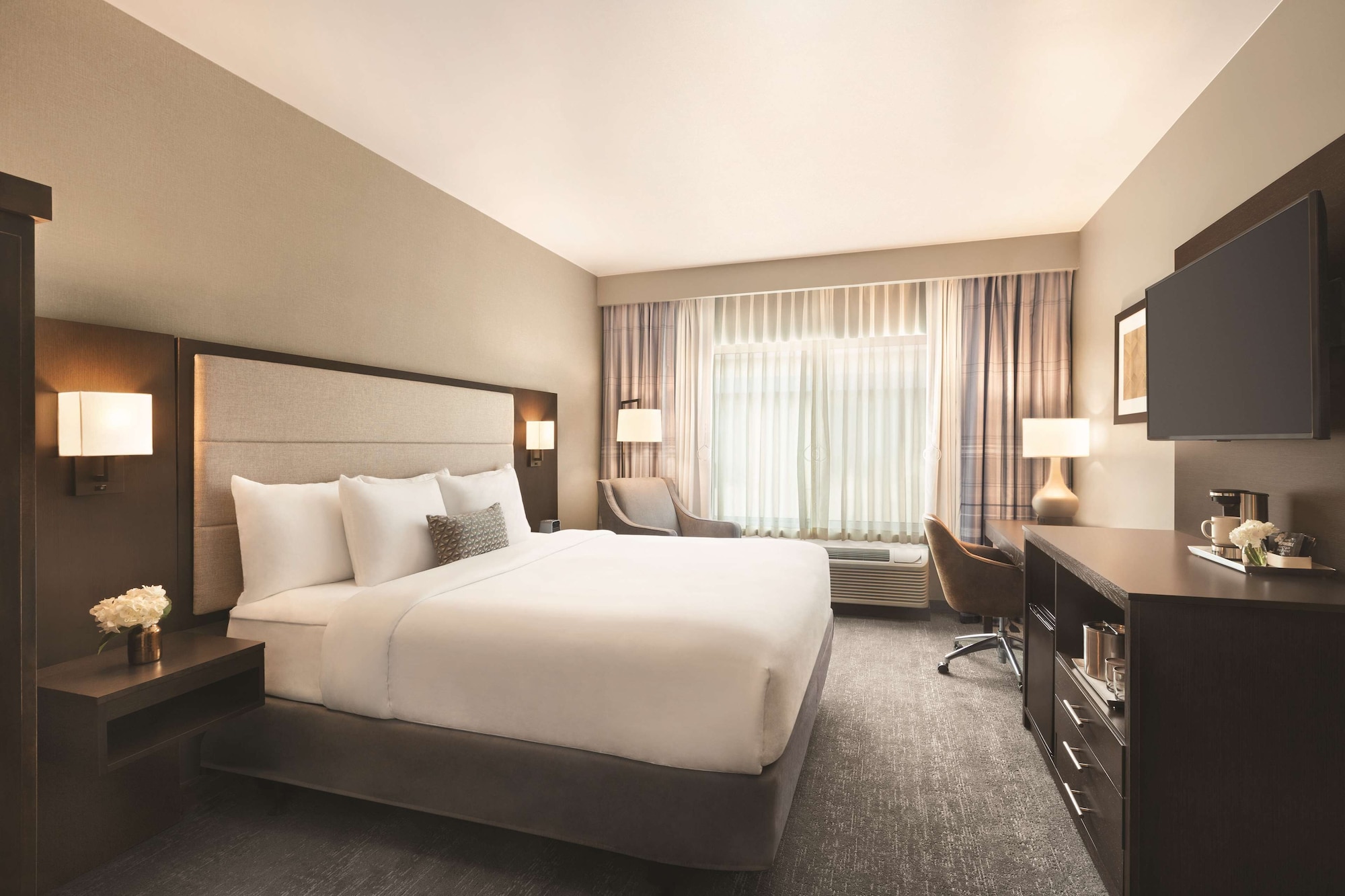 ROOM, KING BED