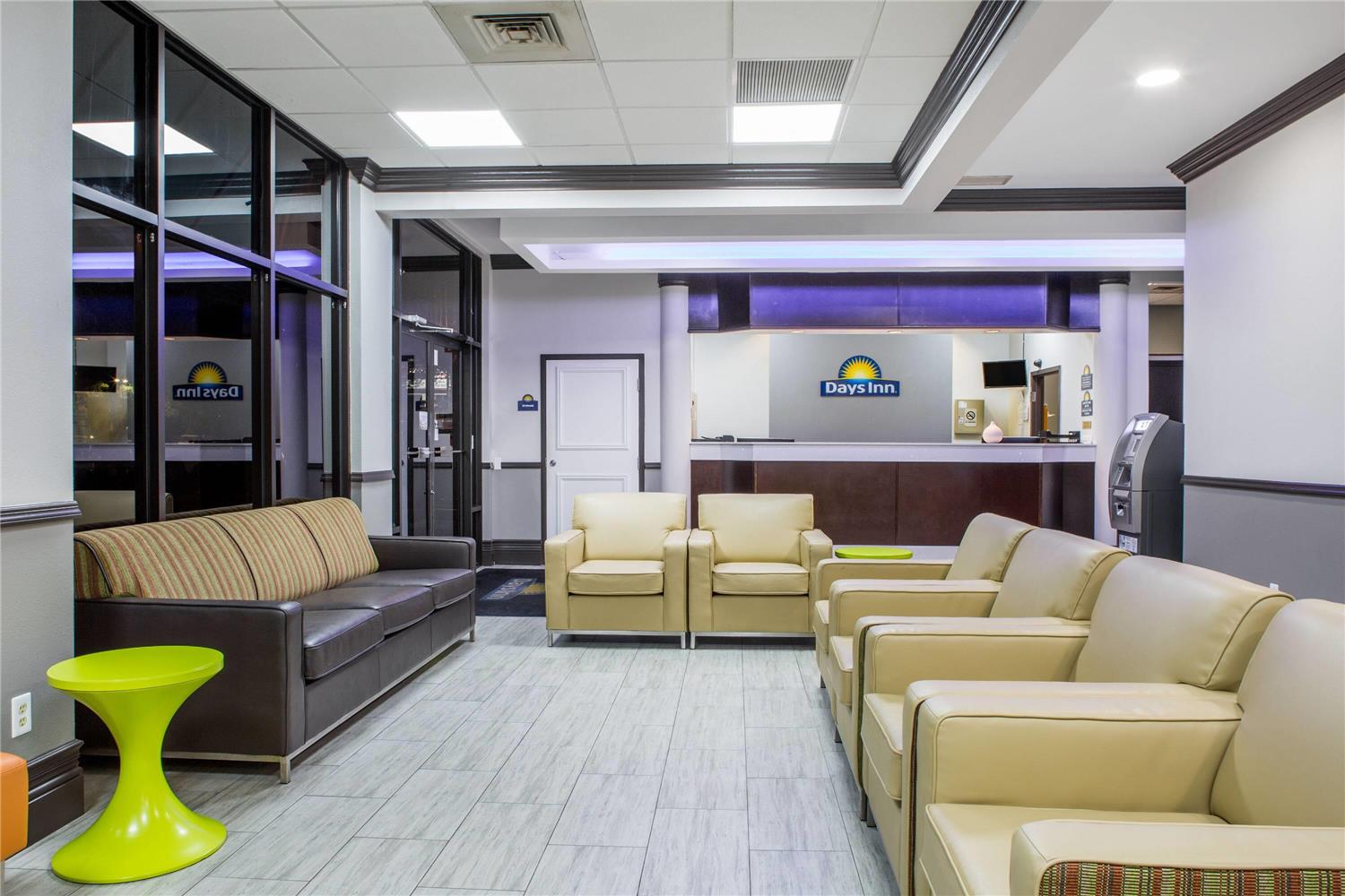 Days Inn & Suites by Wyndham Orlando Airport 14/28