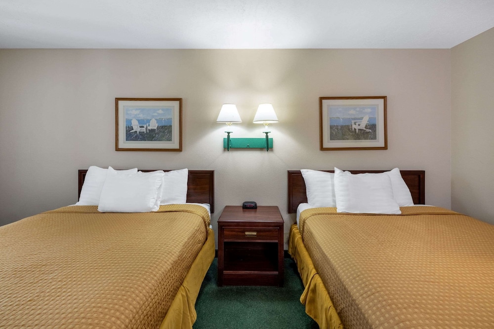 Travelodge by Wyndham Spirit Lake/Okoboji 28/53
