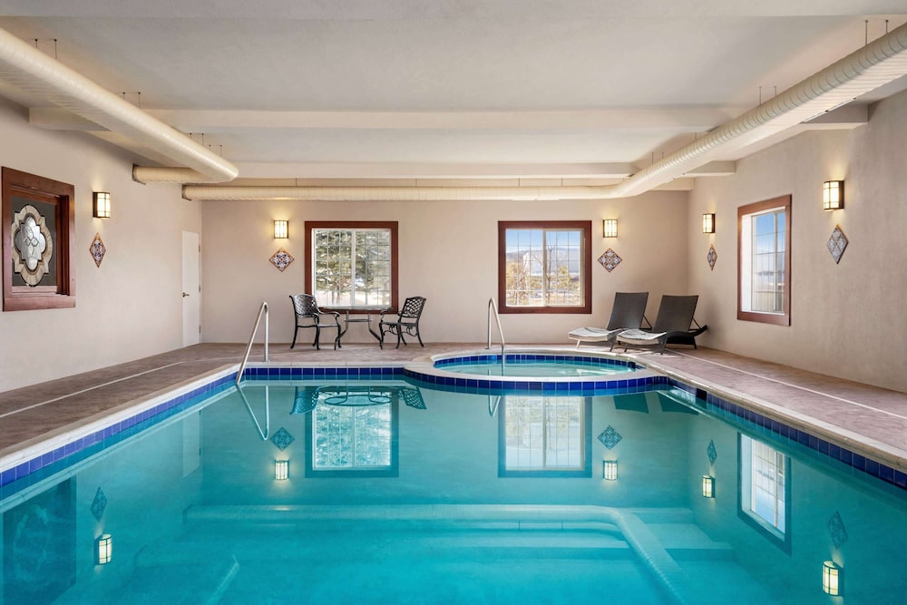 La Quinta Inn & Suites by Wyndham Trinidad 24/61