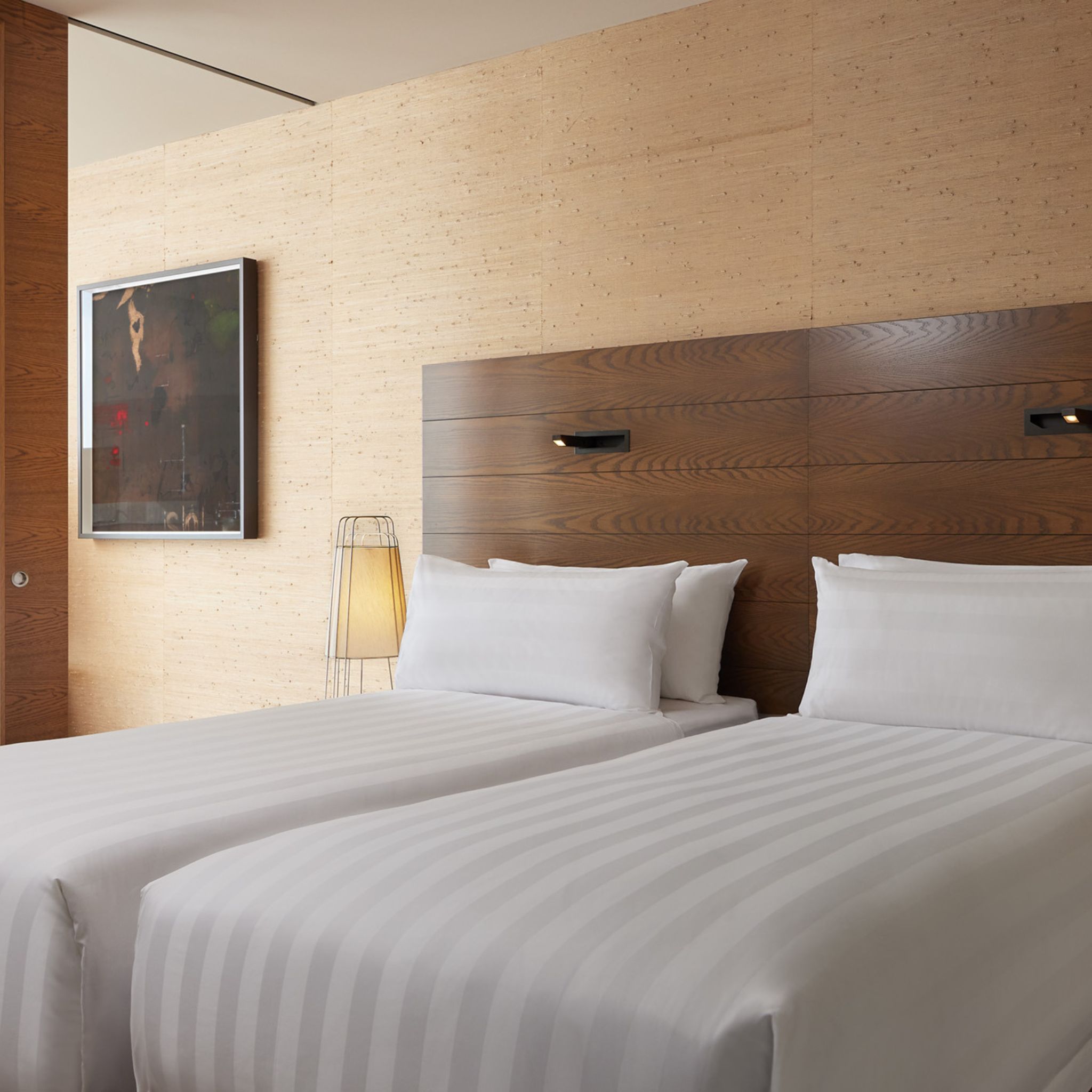 2 BEDROOMS, SUITE, TWIN BEDS, KING BED, CITY SKYLINE VIEW