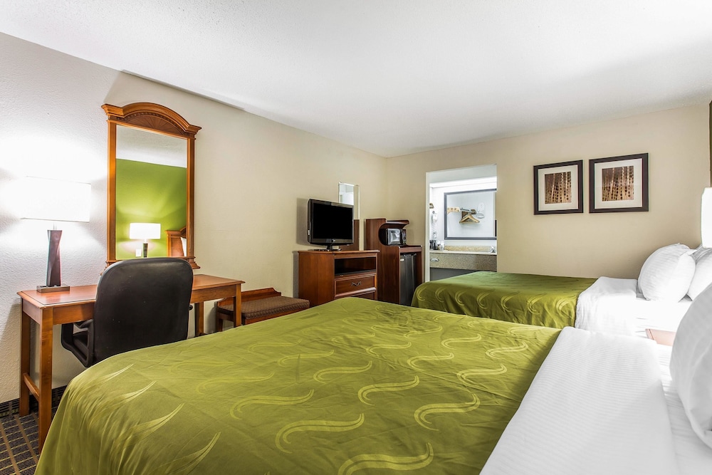 Quality Inn & Suites Orangeburg 17/32
