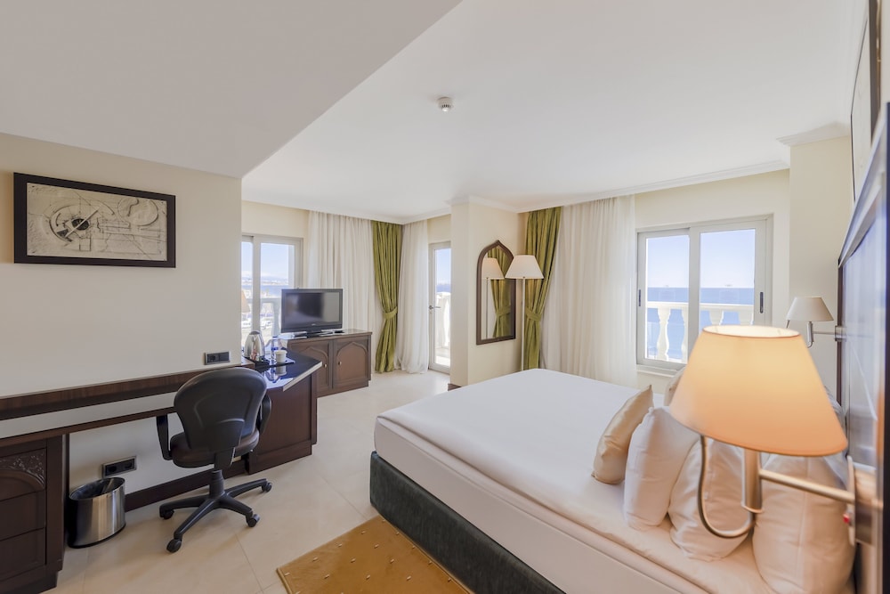Crowne Plaza Antalya 23/83