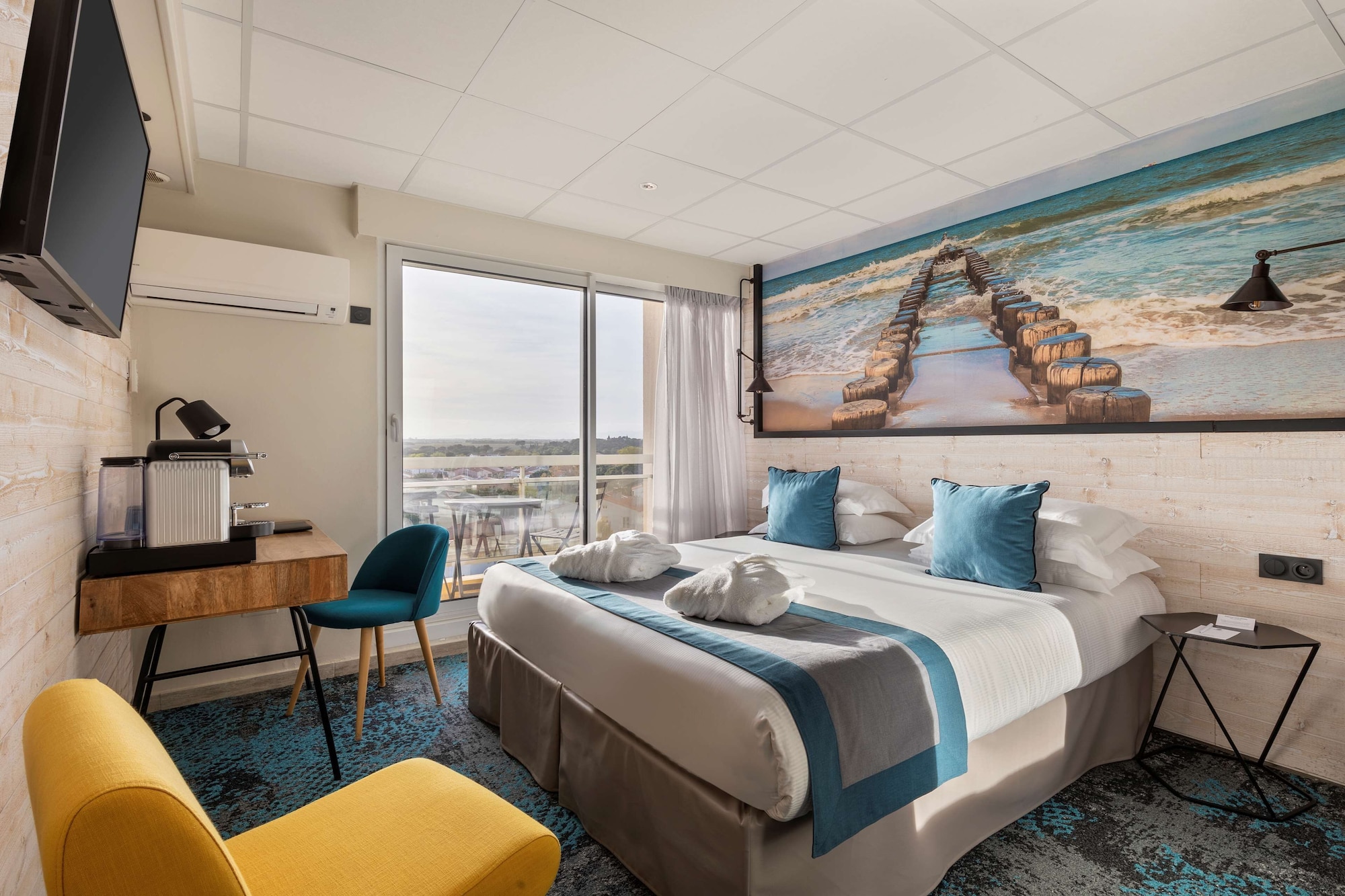 Comfort, King Bed, Mountain View