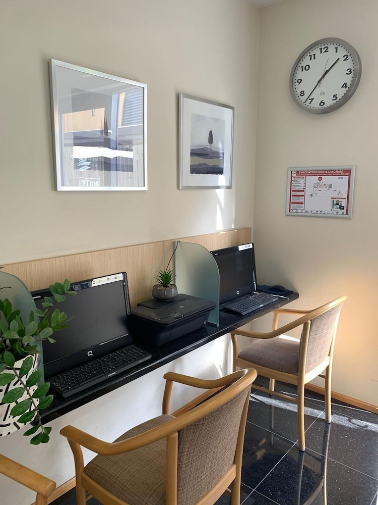 AIRPORT ASCOT MOTEL 44/64