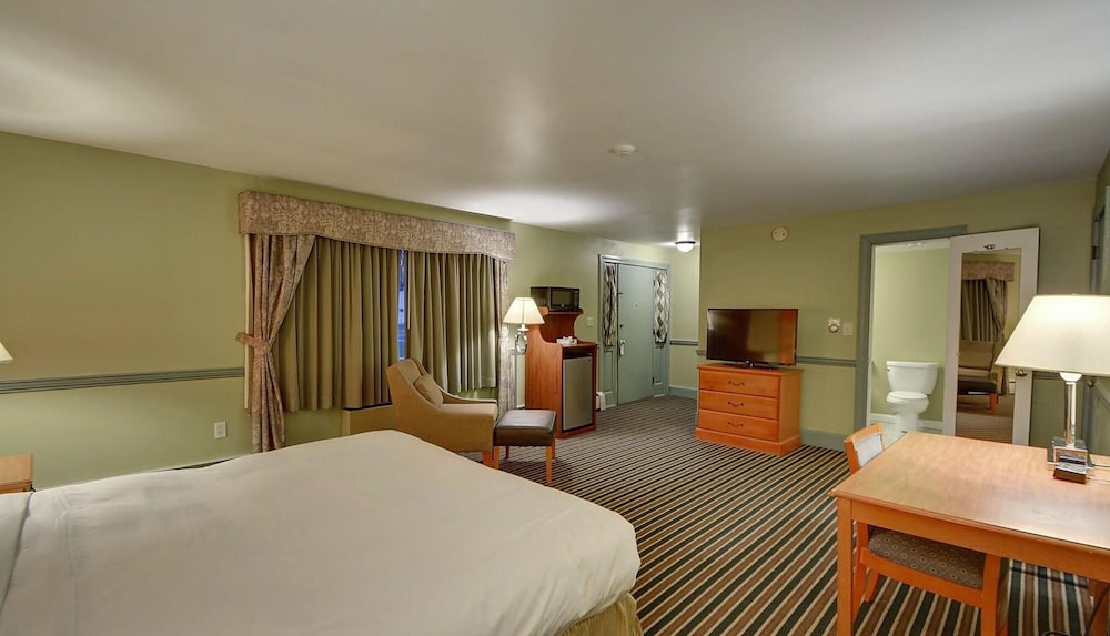 Colonial Motel And Spa 24/60