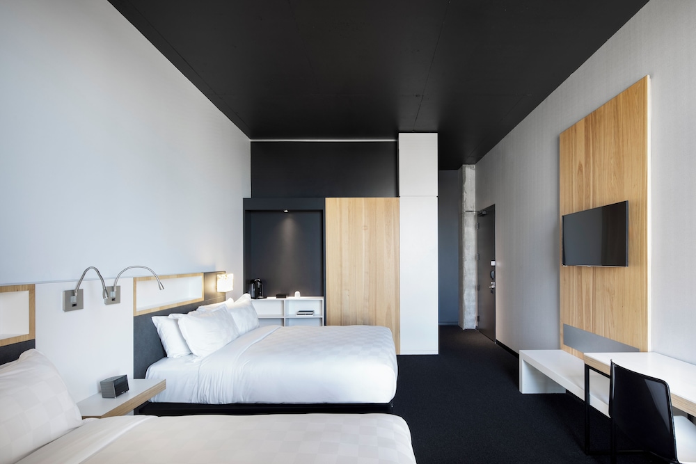 Room, 2 Queen Beds, City View