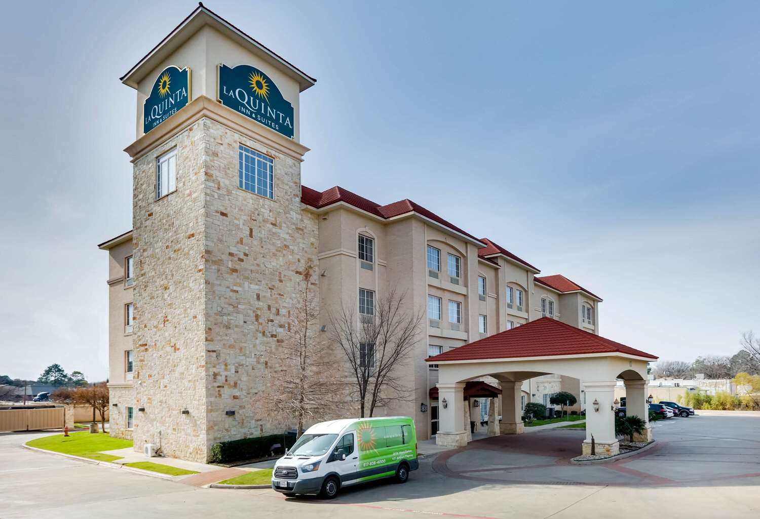 La Quinta Inn and Suites by Wyndham DFW Airport West - Euless 61/65