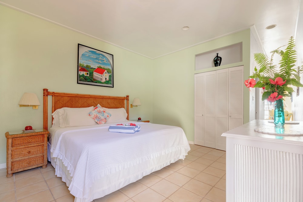 Fort Recovery Beachfront Villa & Suites Hotel 19/49
