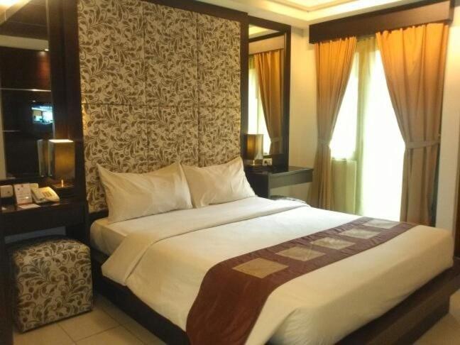 SUPERIOR, KING BED