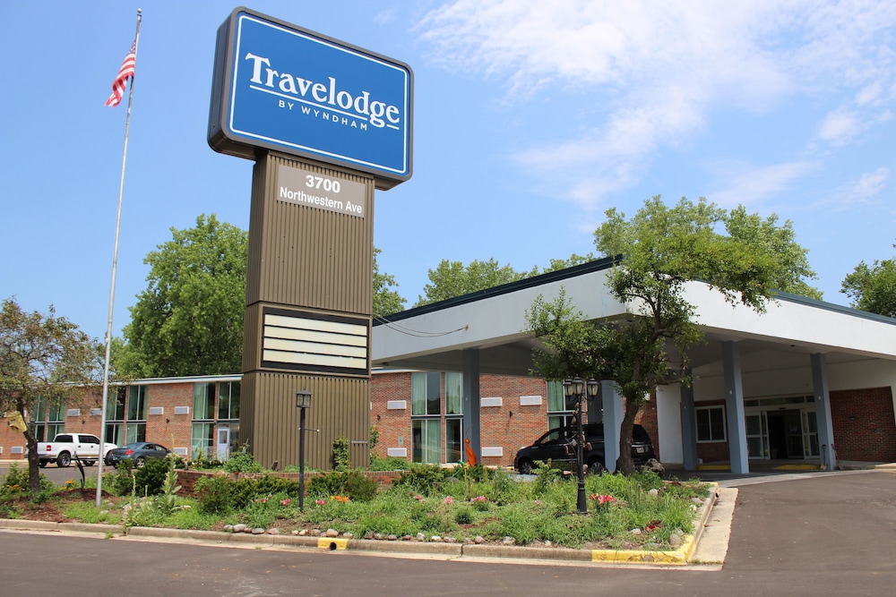Travelodge By Wyndham Waters Edge Hotel Racine 1/27