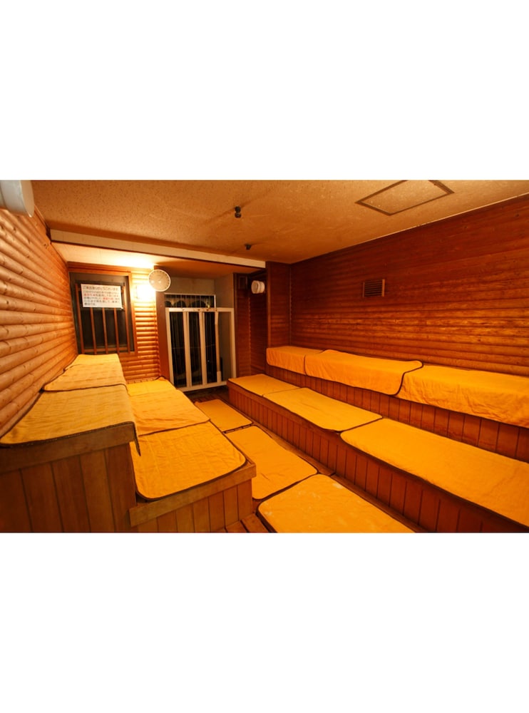Shinjuku Kuyakushomae Capsule Hotel 32/46