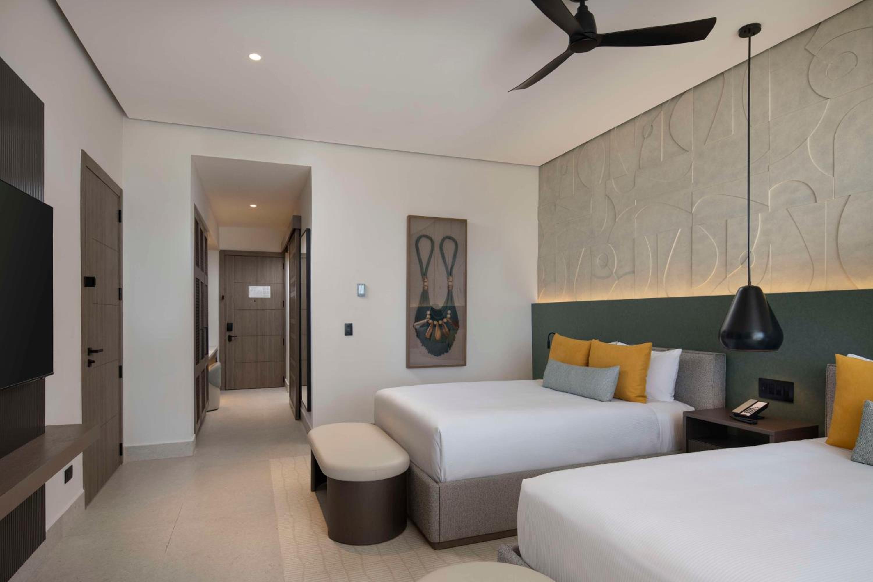 Room, 2 Queen Beds, Partial Beach View, Plunge Pool