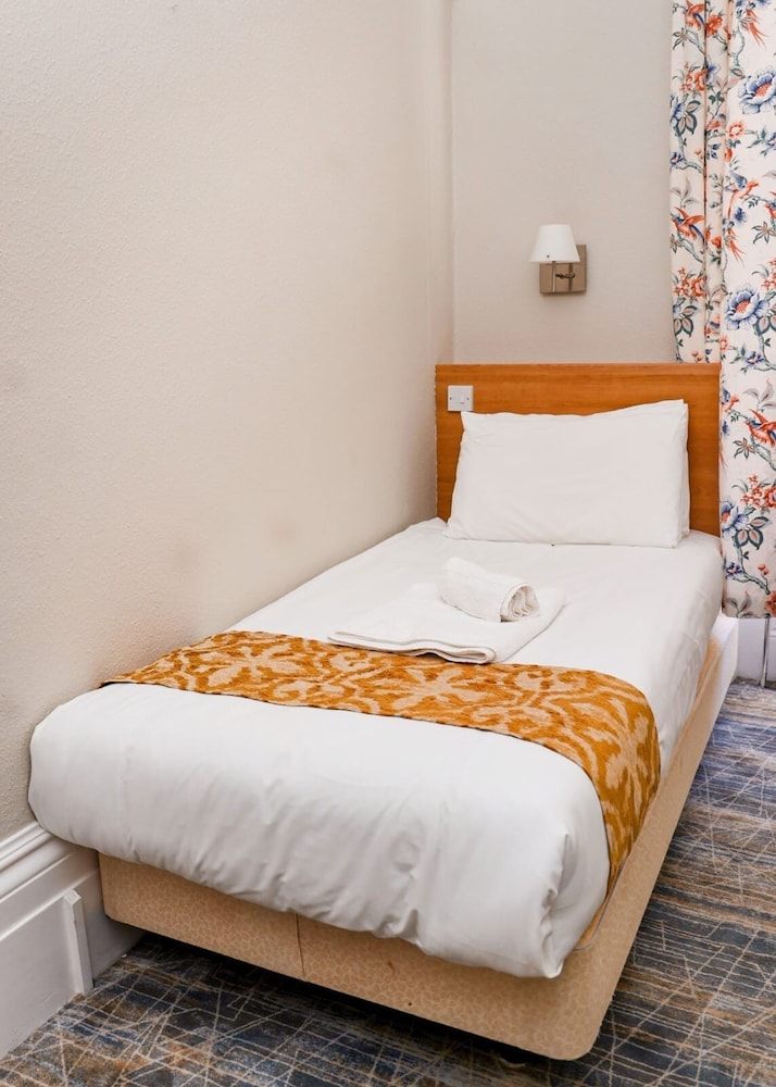 New Wilmington Hotel 30/58