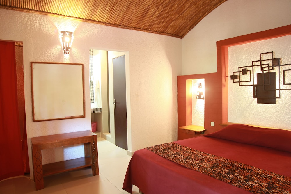 Bougainvillees Hotel 7/36