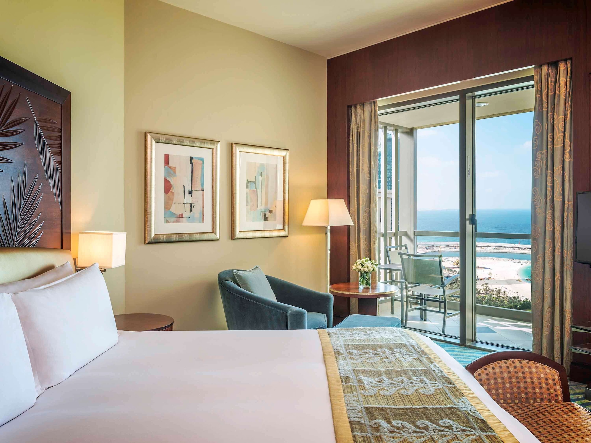 SUPERIOR, KING BED, PARTIAL SEA VIEW, BALCONY