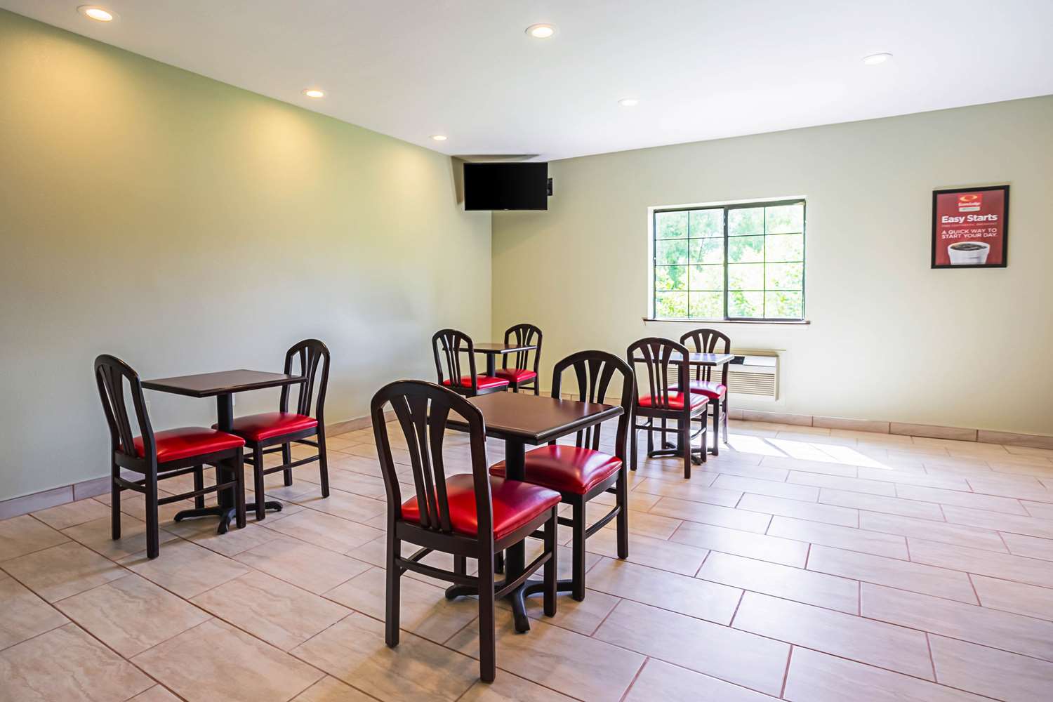 Econo Lodge Inn and Suites Ripley 9/14