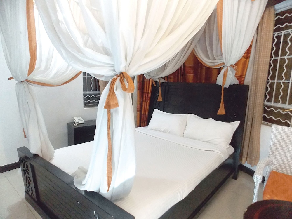 DELUXE, DOUBLE BED