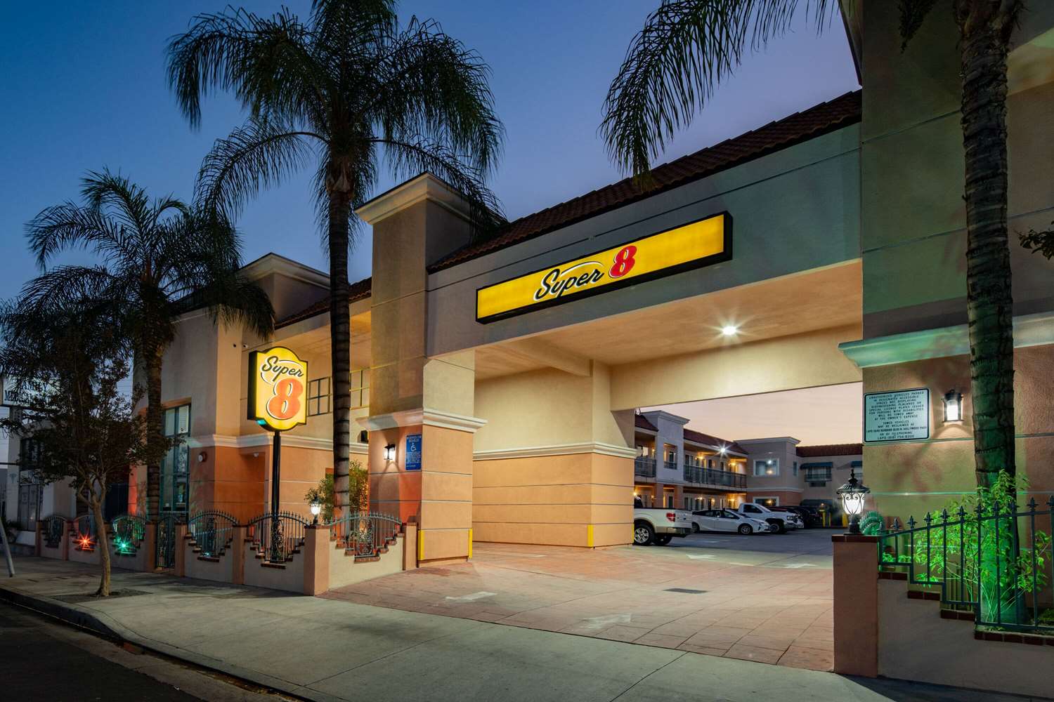 Super 8 By Wyndham North Hollywood 2/29