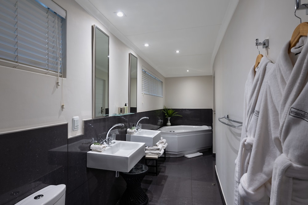 Villa Afrikana Guest Suites 26/88