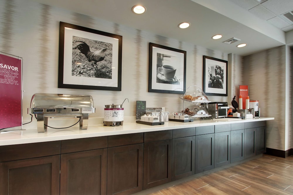 Hampton Inn By Hilton Pawtucket 30/35