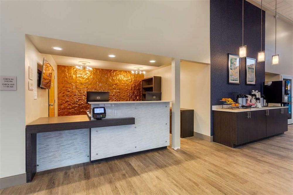 Days Inn & Suites by Wyndham Bowling Green 5/46