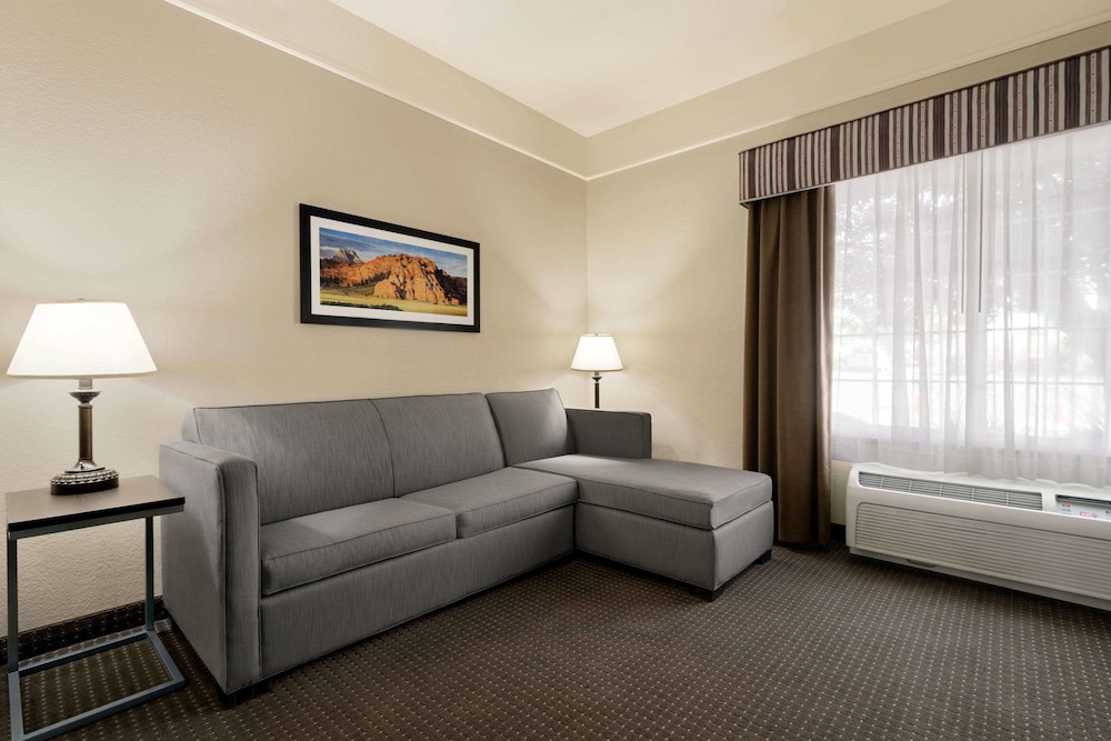 La Quinta Inn & Suites by Wyndham St. George 39/69