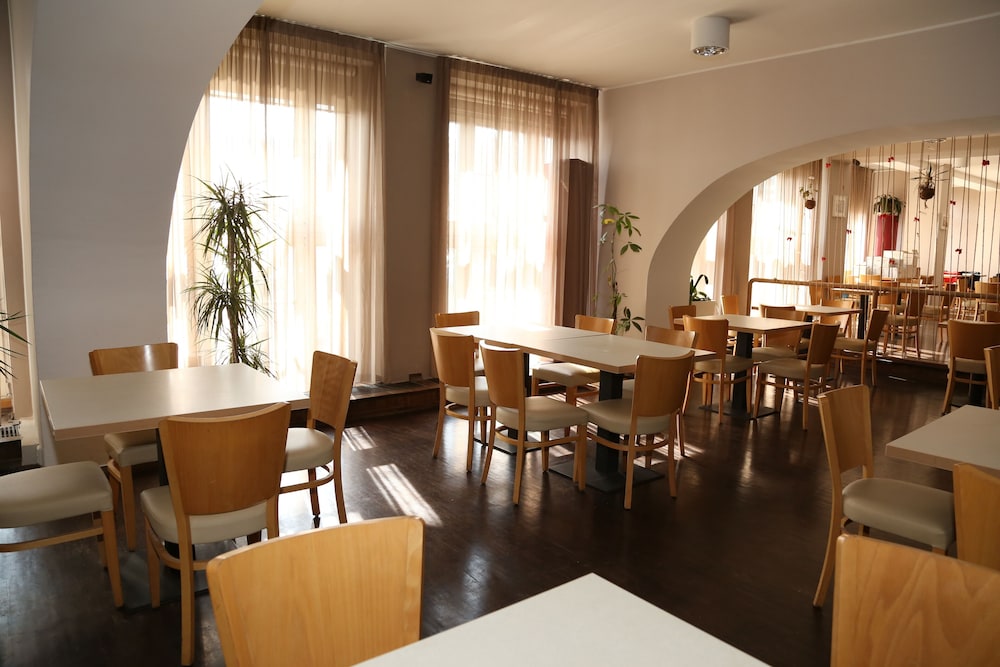Akcent Hotel 46/67
