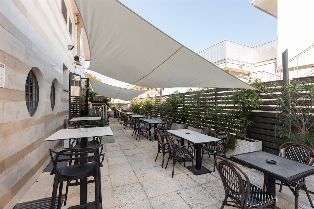 NOVENTA HOTEL 38/54