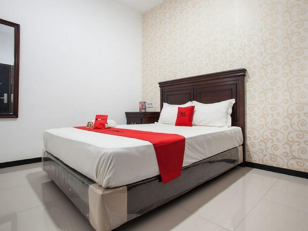 RedDoorz near Taman Krida Budaya Malang 12/32