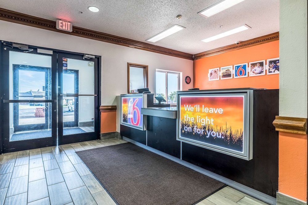 Motel6 Indianapolis, IN - Southport 8/45